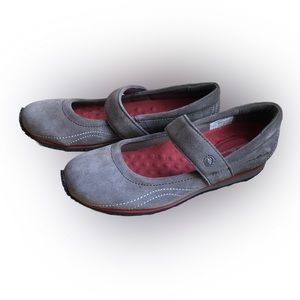 Women’s Gray Eddie Bauer Slip On Suede Shoes Size 6